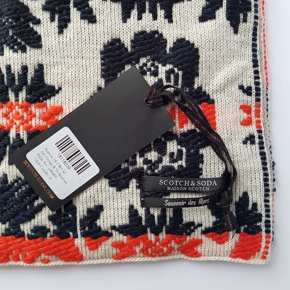 Maison Scotch | Floral Artwork Knit Scarf - Picture 5 of 6